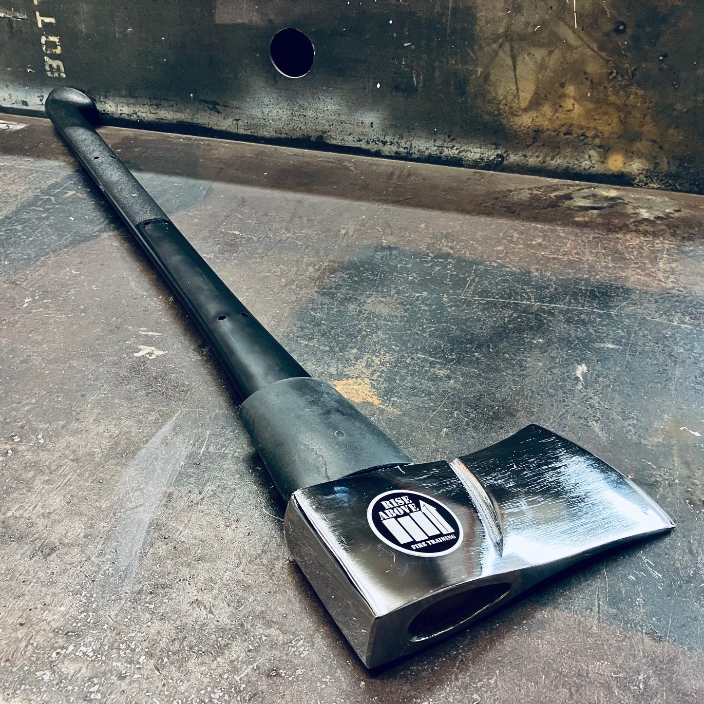 The LOCK-SLOT 6 Axe