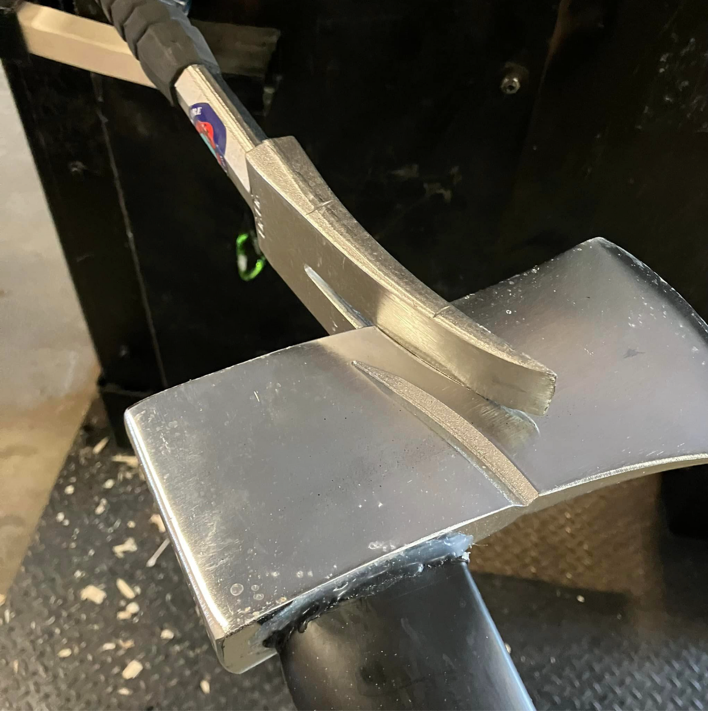 The LOCK-SLOT 6 Axe