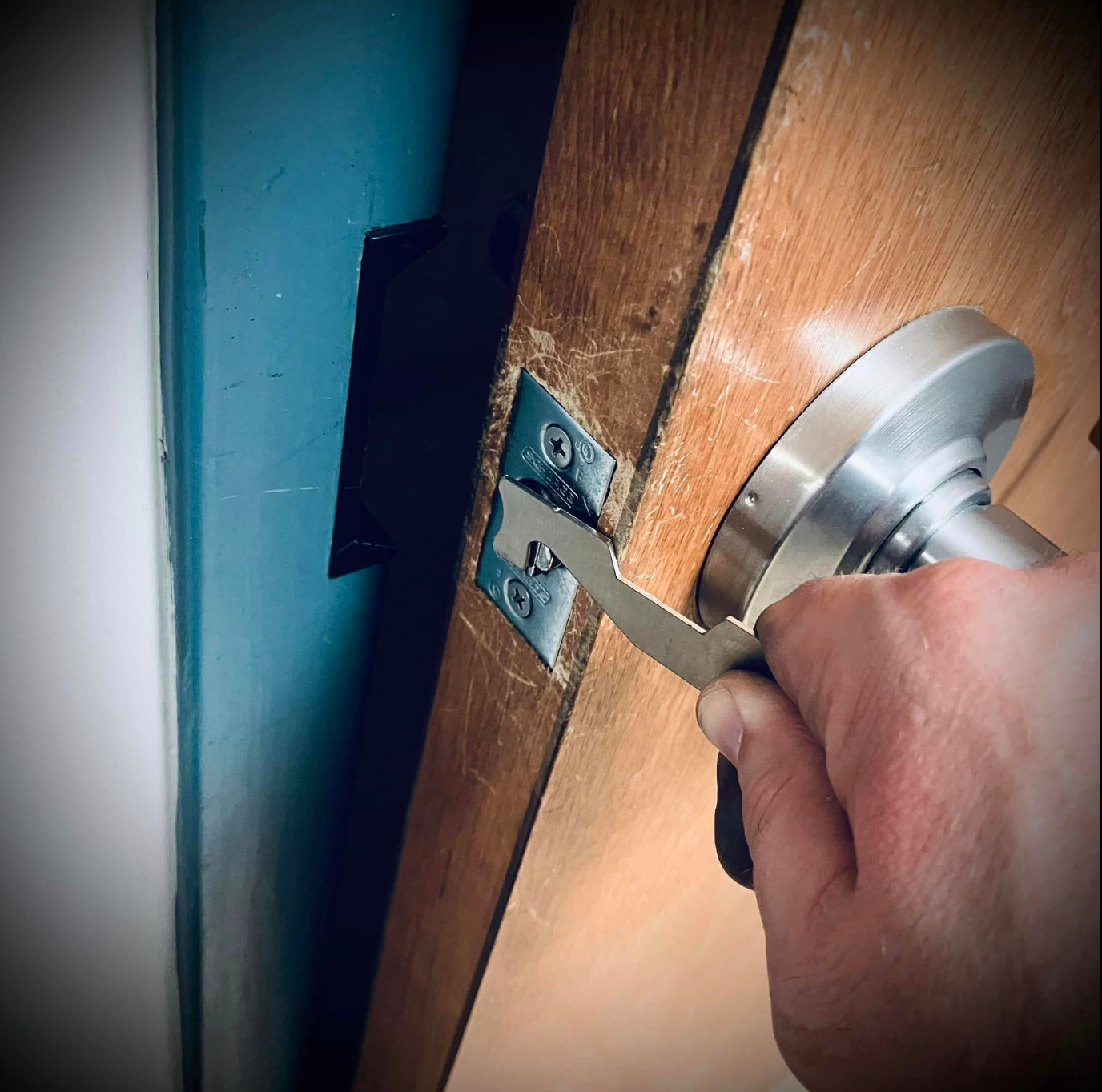 The RISE ABOVE SHOVE-KEY