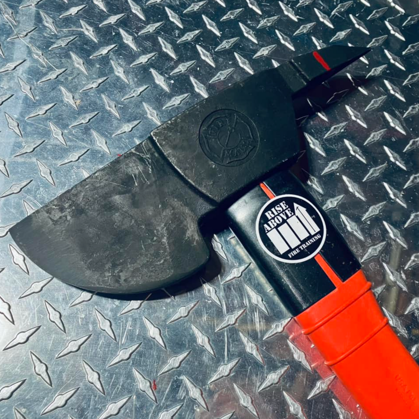 CLEARANCE: Reaper on 32" Fiberglass Handle w/ End Cap
