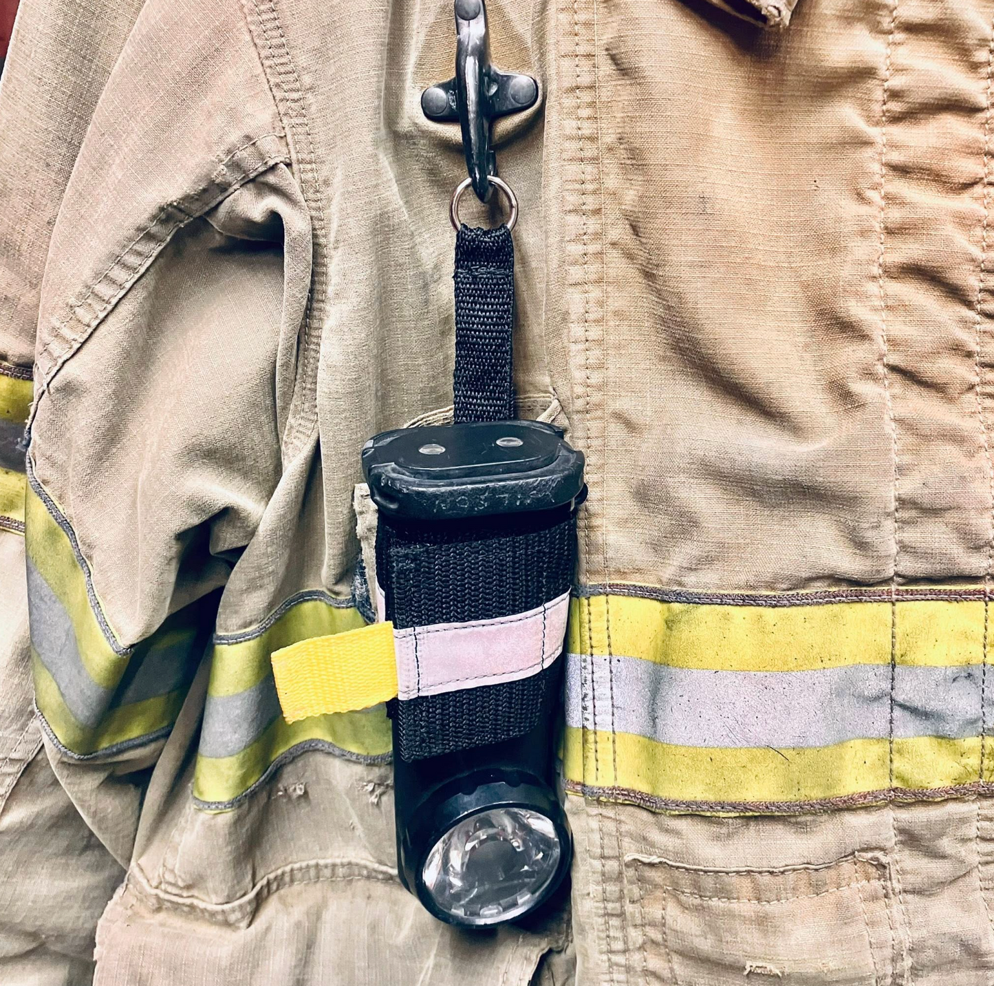 CLEARANCE: Inverted Flashlight Holder